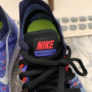 Nike Wmns Free RN Flyknit Running Sneakers